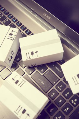 teslim ambalaj kutuları dizüstü klavye