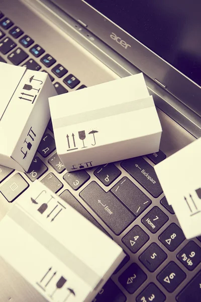 teslim ambalaj kutuları dizüstü klavye