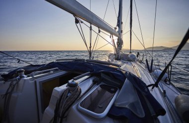 güzel yaz günbatımı yatta ısmarlayarak