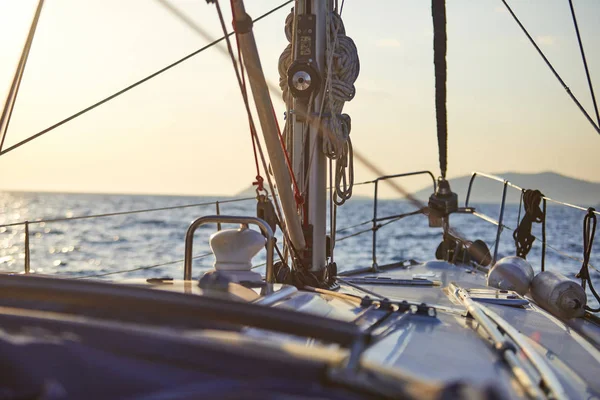 güzel yaz günbatımı yatta ısmarlayarak