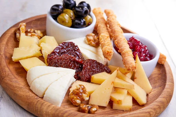 Wooden Cheese Plate Olives Close — Stock Photo, Image