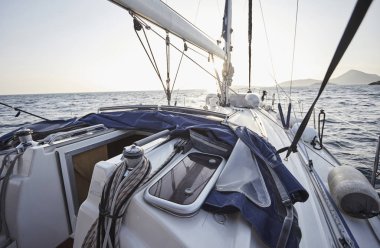 güzel yaz günbatımı yatta ısmarlayarak