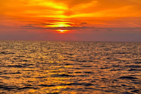 Malerischer Blick Auf Den Schönen Himmel Über Dem Meer Bei — Stockfoto