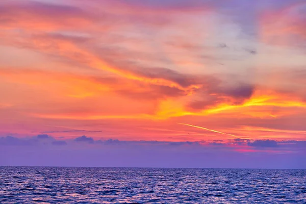 Malerischer Blick Auf Den Schönen Himmel Über Dem Meer Bei — Stockfoto