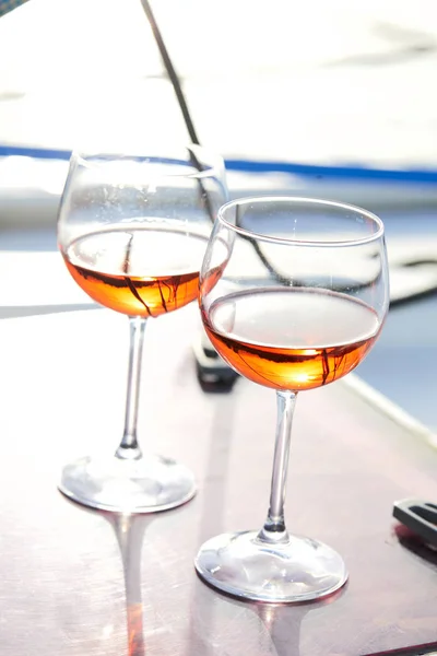 Bicchieri Vino Rosso Primo Piano Concetto Romantico — Foto Stock