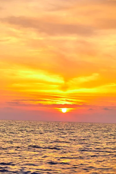 Malerischer Blick Auf Den Schönen Himmel Über Dem Meer Bei — Stockfoto