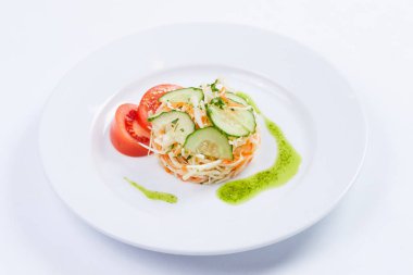 lahana salatası beyaz tabakta yakın çekim 