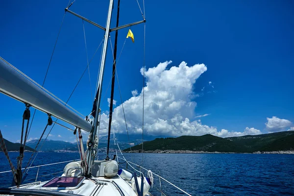 Yacht Floating Sea Sunny Day — Stock Photo, Image