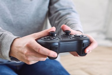 oyun çubuğu denetleyicileri süre iskambil video spor evde tutan adam