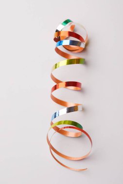 tatil kurdele beyaz masaya yakın çekim 