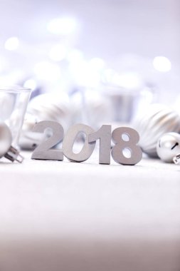 Yeni yıl dekoratif sayılar 2018 Noel gümüş toplar