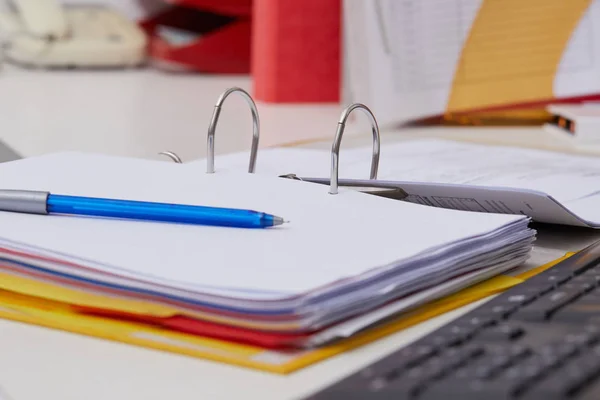 Uppsättning Office Levererar Bord Närbild — Stockfoto