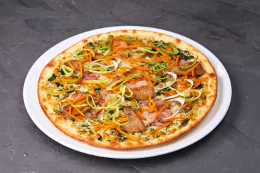 balkabağı beyaz tabakta İtalyan pizza yakın çekim 