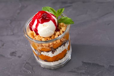 dondurma cam gri arka plan üzerinde ile kabak tatlı yakın çekim bir