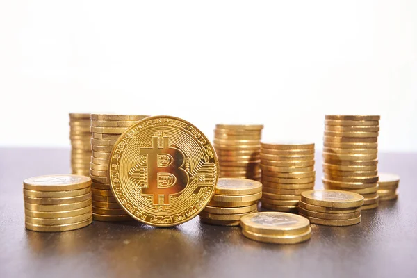 Stosy złota Bitcoins — Zdjęcie stockowe