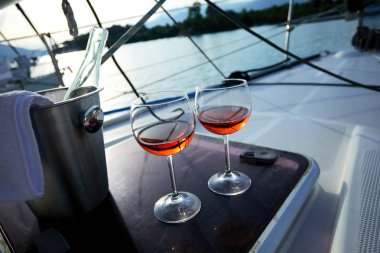 gözlük günbatımı parlak ışık kırmızı şarap