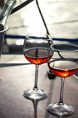 gözlük günbatımı parlak ışık kırmızı şarap