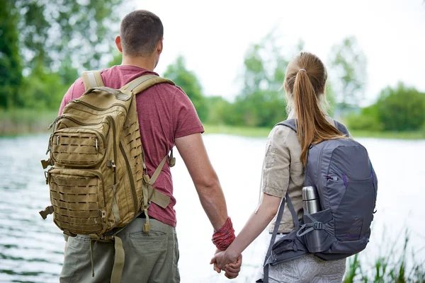 Two Travelers Holding Hands While Standing Lake Sunny Day — Stock Photo, Image