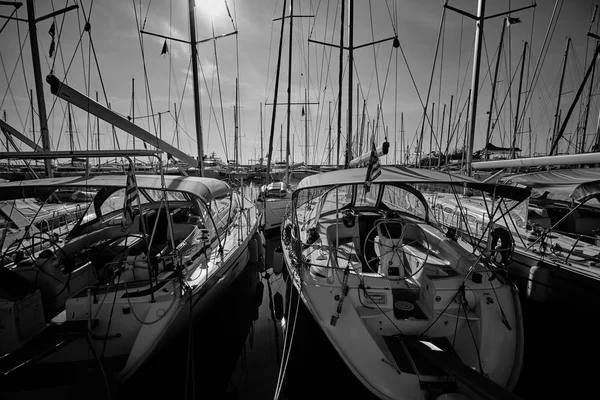 Парковка Яхт Гавани Солнечный День — стоковое фото