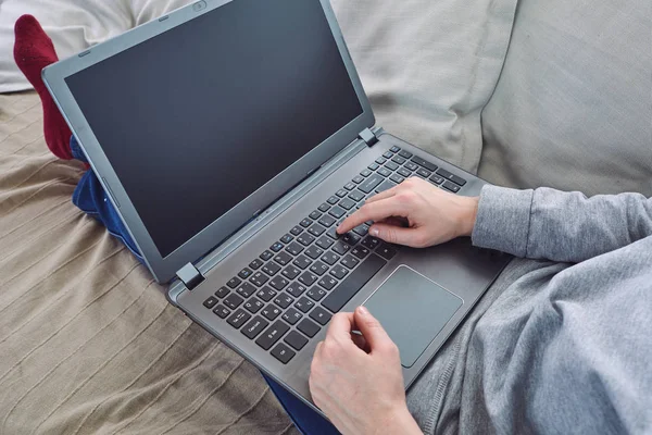 Male Hands Typing Laptop Keyboard Close — Stock Photo, Image