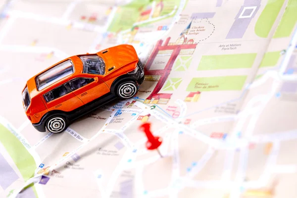 地图上的小玩具车 旅游概念 — 图库照片