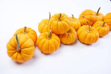 Taze kabak beyaz zemin üzerine izole yakın çekim 