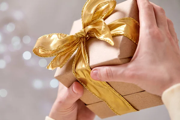 Hands Holding Craft Gift Box Close — Stock Photo, Image
