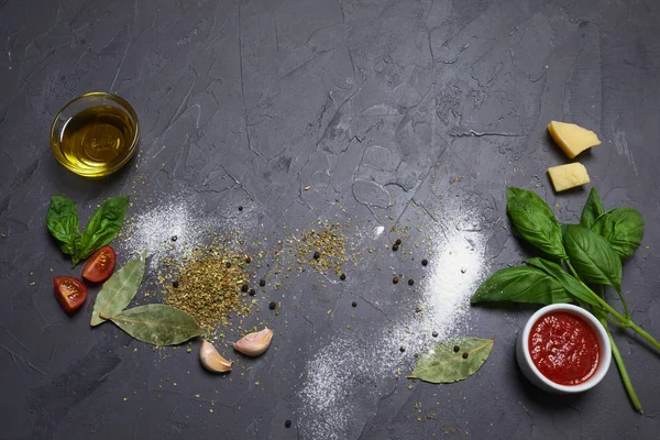 Ingredientes Alimentarios Para Pizza Sobre Fondo Gris —  Fotos de Stock