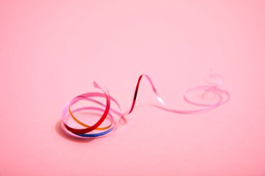 tatil şerit üzerinde pembe bir arka plan, yakın çekim  