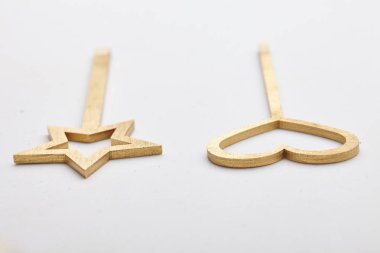 Magic wands beyaz zemin üzerine izole yakın çekim 