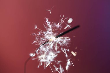 Noel ve yeni yıl partisi ışıldıyor