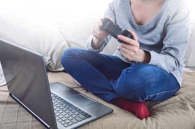 oyun çubuğu denetleyicileri süre iskambil video spor evde tutan adam