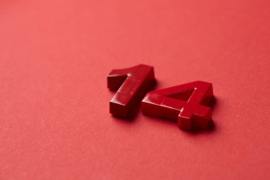 Sevgililer günü dekoratif sayılar 14 kırmızı zemin üzerine 