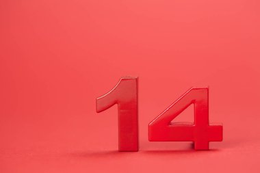 Sevgililer günü dekoratif sayılar 14 kırmızı zemin üzerine 