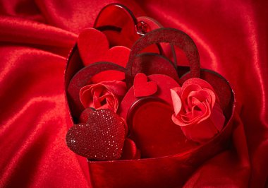 Sevgililer günü, güzel kırmızı süslemeleri yakın çekim