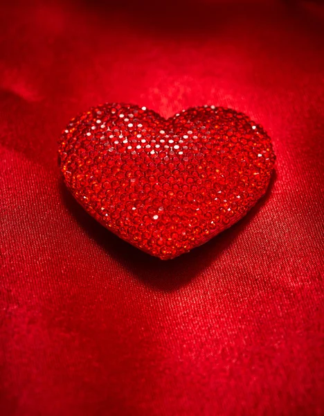 Όμορφη Κόκκινη Διακοσμητική Καρδιά Για Την Ημέρα Του Αγίου Βαλεντίνου — Φωτογραφία Αρχείου