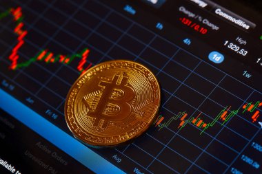 grafik arka planı, kripto para birimi kavramı üzerinde altın bitcoin 