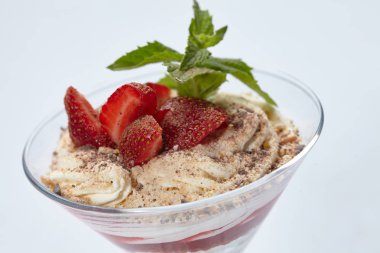 cam, çilek ile şekerli tatlı yakın çekim