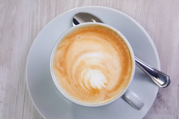 Beyaz Fincan Sıcak Cappuccino Yakın Çekim — Stok fotoğraf