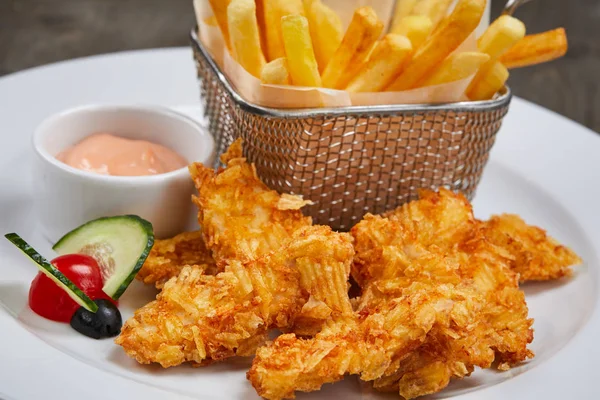 Kyckling Nuggets Med Pommes Frites Vit Platta — Stockfoto