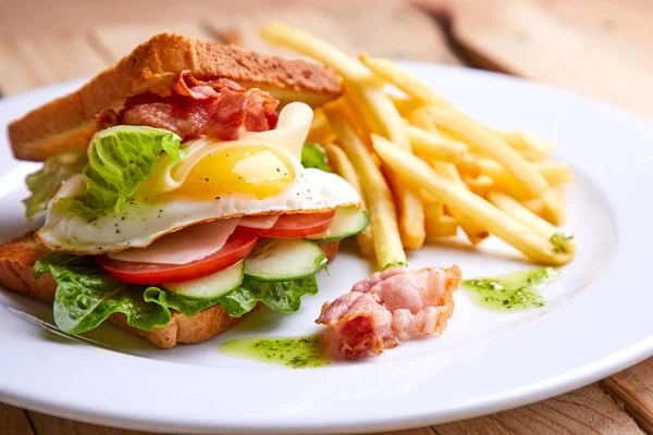 Välsmakande Frukost Vit Platta Närbild — Stockfoto