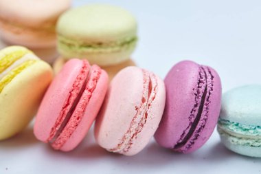 yığın renkli lezzetli macaroons, yakın çekim