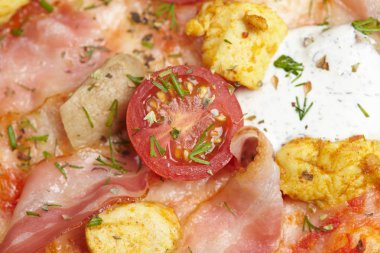 lezzetli pizza jambon dilimleri, yakın çekim 
