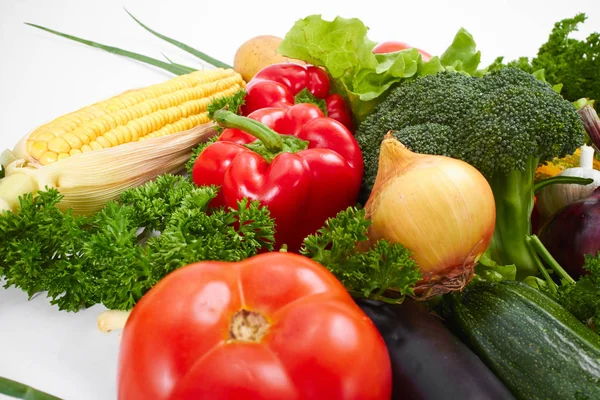 Haufen Frisches Gemüse Auf Weißem Hintergrund — Stockfoto