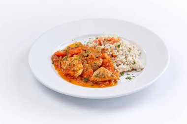 tavuk beyaz tabakta arpa ile yakın çekim 