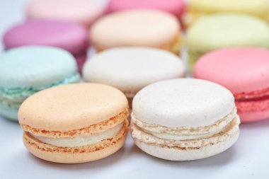 yığın renkli lezzetli macaroons, yakın çekim