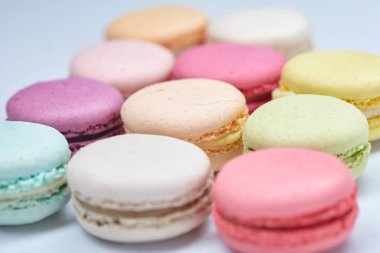 yığın renkli lezzetli macaroons, yakın çekim