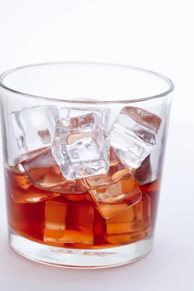 Pohár Whiskey Jégkockákat Közeli — Stock Fotó