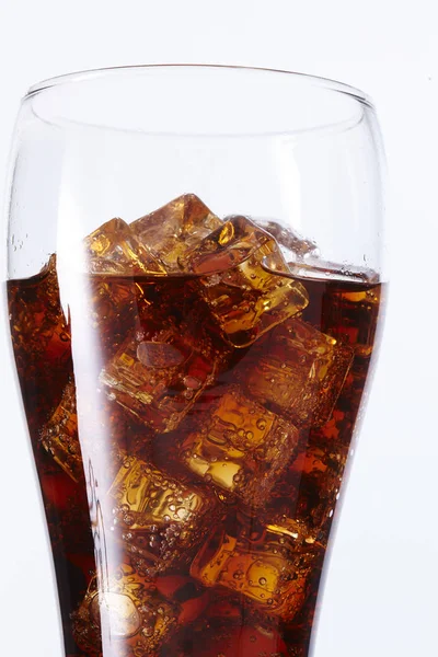 Glas Kalte Cola Mit Eiswürfeln Nahaufnahme — Stockfoto