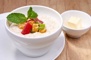 beyaz kase yulaf lapası, yakın çekim 